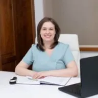 Dr. Estera Molnar