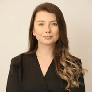 Fotografia de profil a Dr. Monica Mogos