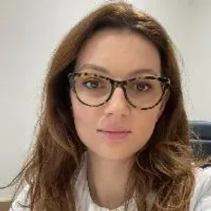 Fotografia de profil a Dr. Andreea Pletea