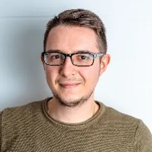 Fotografia de profil a Dr. Adrian Demidov