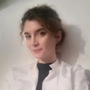 Fotografia de profil a Dr. Bristena Tertan