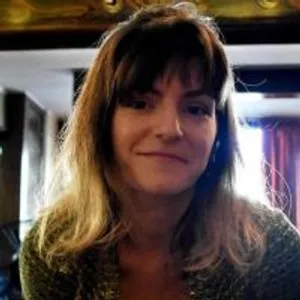 Fotografia de profil a Dr. Iulia Damaceanu