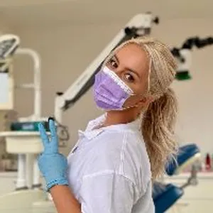 Fotografia de profil a Dr. Patricia - Maria Boțog
