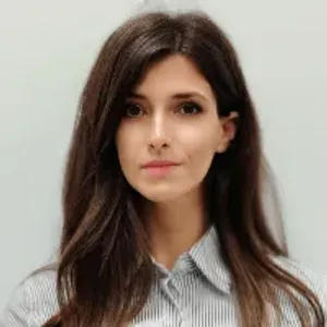 Fotografia de profil a Dr. Alexandra Lădar