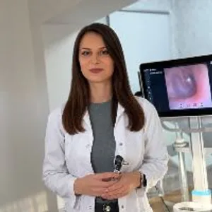 Fotografia de profil a Dr. Cristina Sochircă