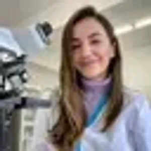 Fotografia de profil a Dr. Lamees Abou Ainain