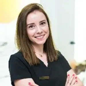 Fotografia de profil a Dr. Laura Vladescu