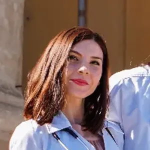 Fotografia de profil a Dr. Elena Munteanu