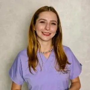 Fotografia de profil a Dr. Anca Lazăr