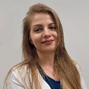 Fotografia de profil a Dr. Andreea Săgădim