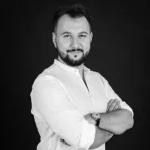 Fotografia de profil a Dr. Vlad Dan Ursu