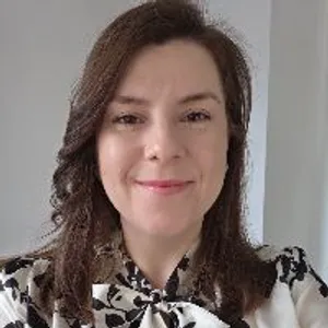Fotografia de profil a Dr. Ana-Maria Drăghici-Ionescu
