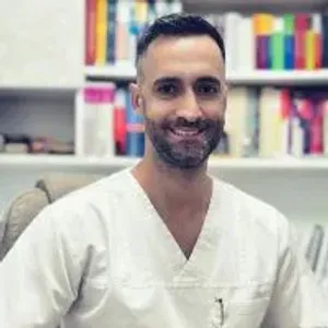 Fotografia de profil a Dr. Roland Sora