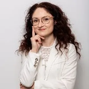 Fotografia de profil a Dr. Alexandra Cazac
