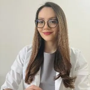 Fotografia de profil a Dr. Miruna Lorelei Bitca