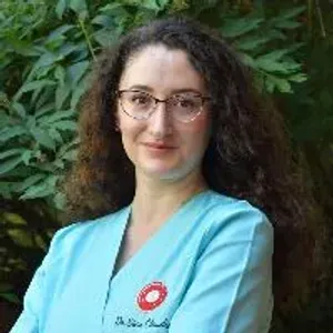 Fotografia de profil a Dr. Claudia Sivu