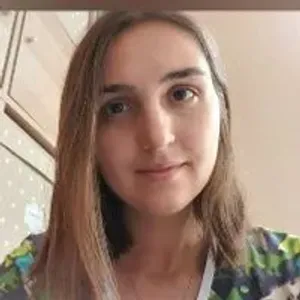 Fotografia de profil a Dr. Iulia Ercuță