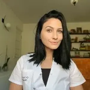 Fotografia de profil a Dr. Alexandra Popescu