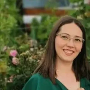 Fotografia de profil a Dr. Alexandra Rădulea