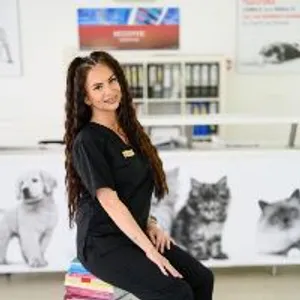 Fotografia de profil a Dr. Iulia Patricia Enculescu