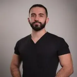 Fotografia de profil a Dr. Răzvan Popescu