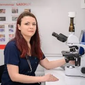Fotografia de profil a Dr. Athena Mihalcea